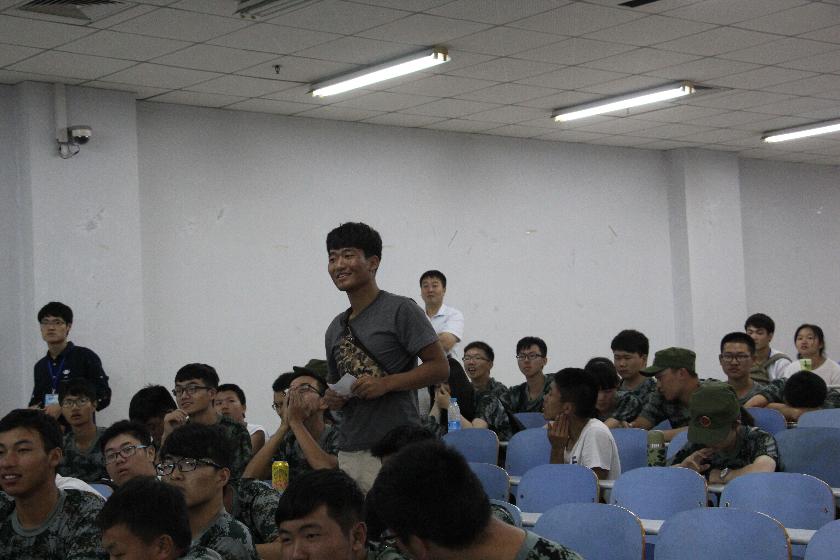 新生向会长书记提问 新生向会长书记提问