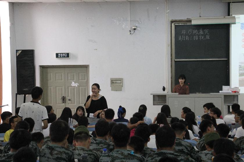 会长书记为新生答疑 会长书记为新生答疑