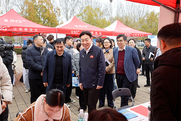 学校举办2026届毕业生行业类专场双选会