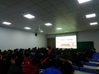 “小明说法”热议“两会”