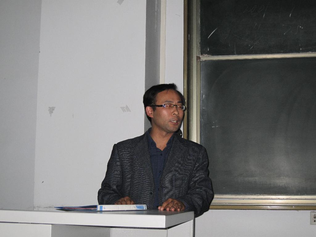 李继光老师代表教务处做总结发言