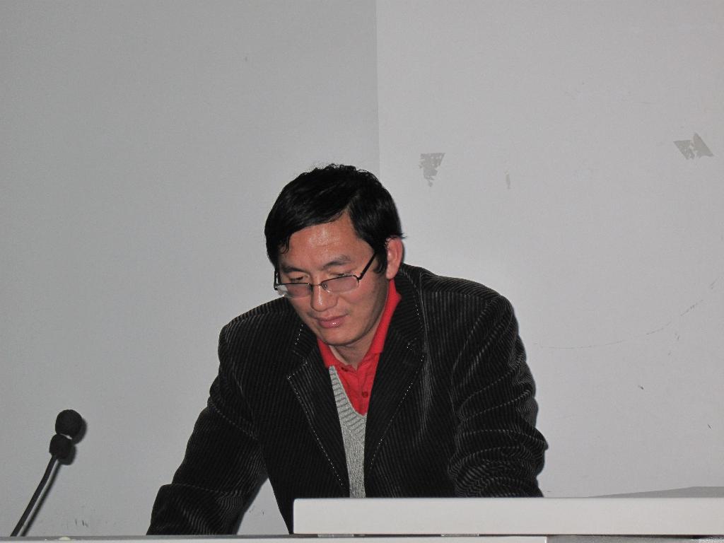 电气学院曹卫锋老师介绍大赛概况及发展趋势