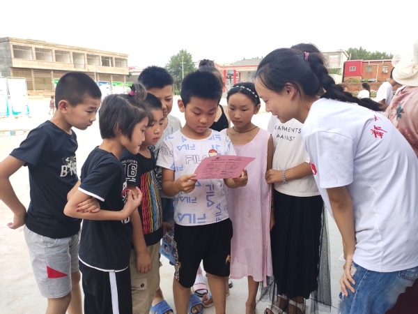 为小朋友介绍食品安全知识