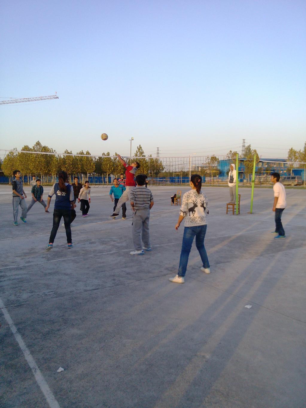 参赛队员奋力一搏