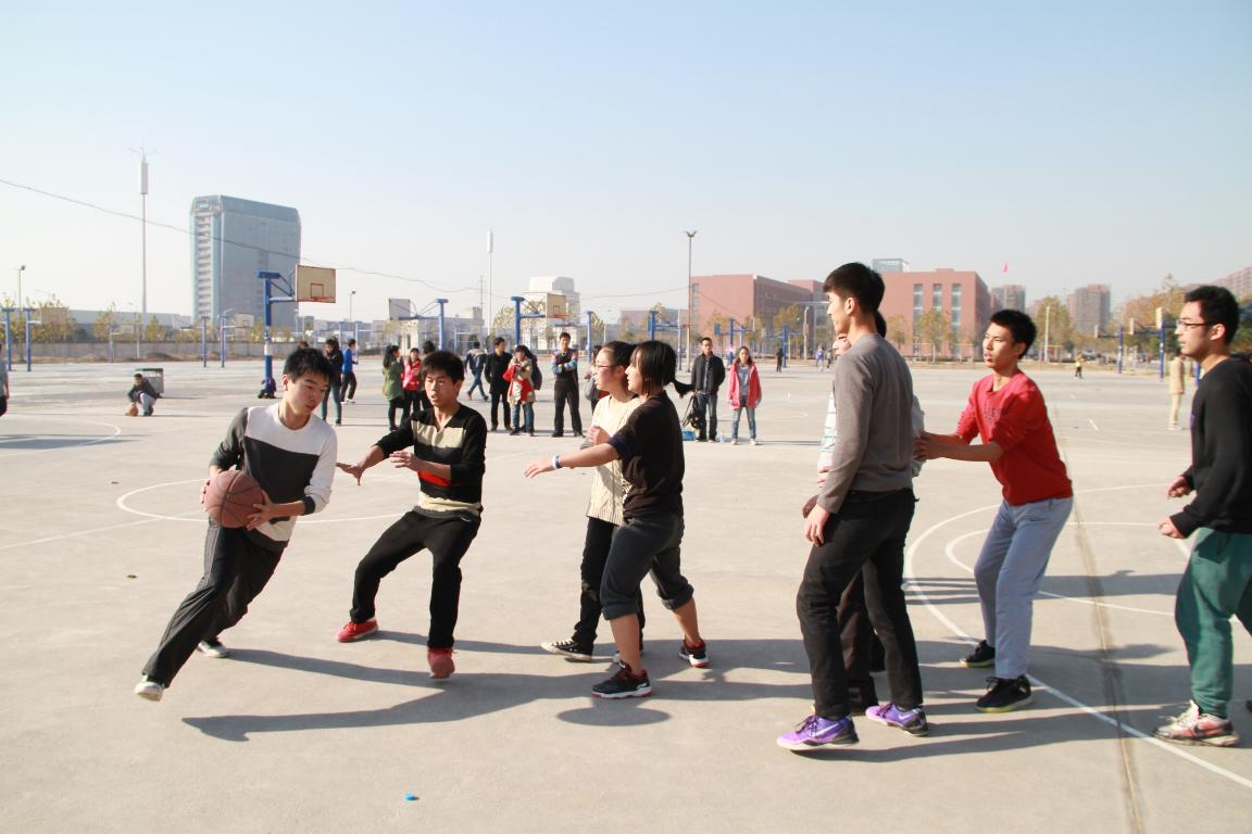 同学们积极比赛