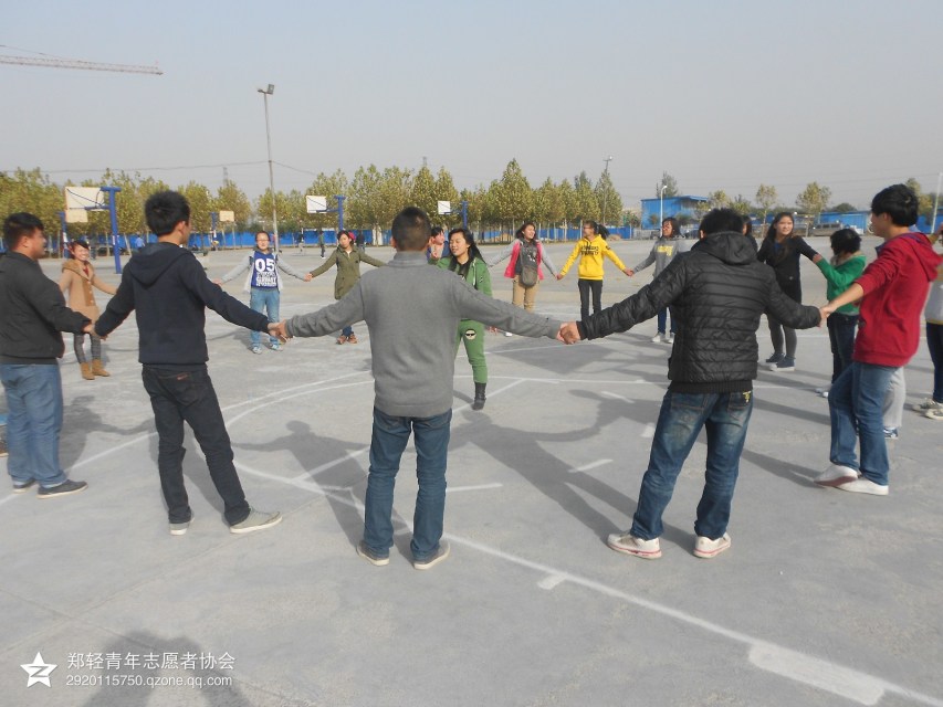 副书记贾传博正在讲解游戏规则