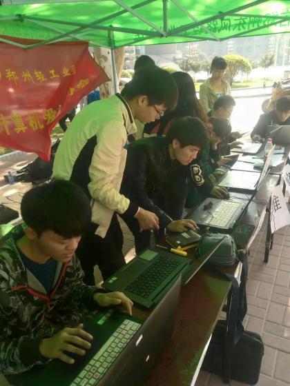 忙碌的工作人员