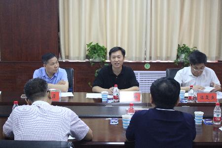 省科技厅农村处处长李锦辉出席会议并讲话